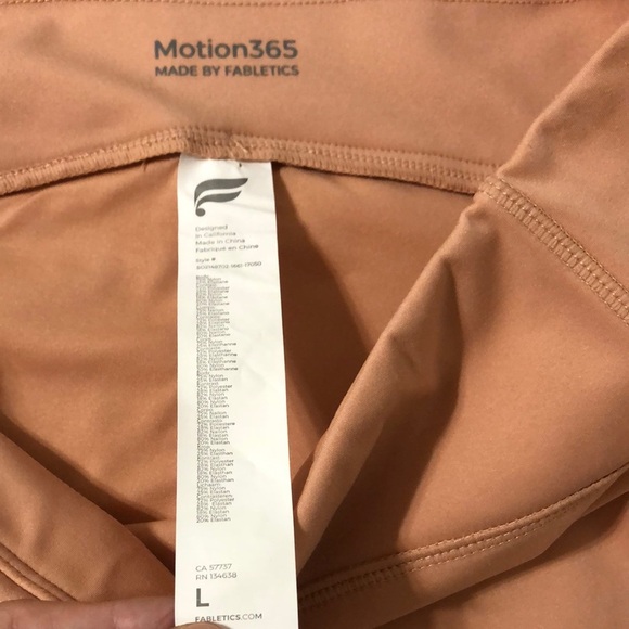 Women's Fabletics High- Waisted Motion 365 Run Athletic Short 6” - Picture 15 of 16